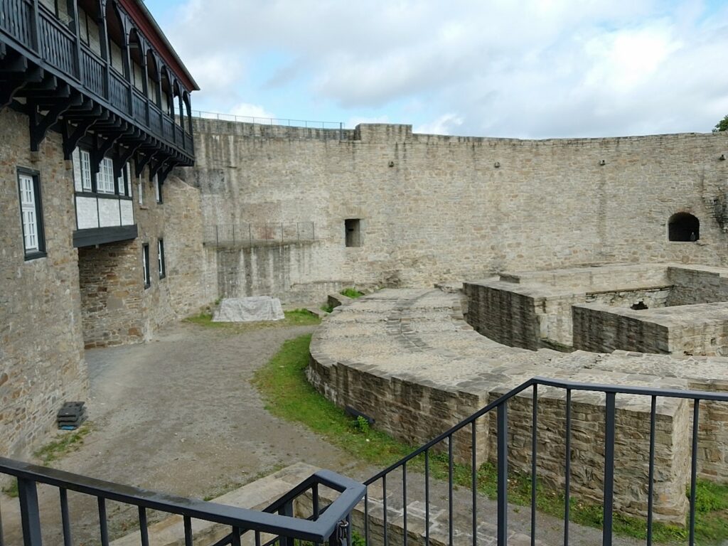 Ringmauer Schloß Broich