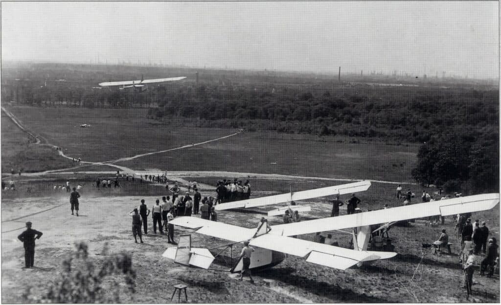 Der Fliegerberg, mit Ausblick nach Duisburg, 1932 (Quelle: AERO CLUB Mülheim an der Ruhr)