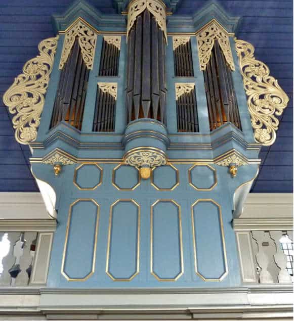 Die van Rossum-Orgel in der Dorfkirche Saarn in Frontalansicht, Quelle: Günter Fraßunke