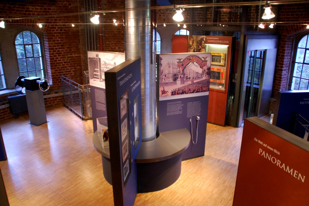 Dauerausstellung in der Camera Obscura: 2. Etage (Foto: Copyright Joshua Belack)