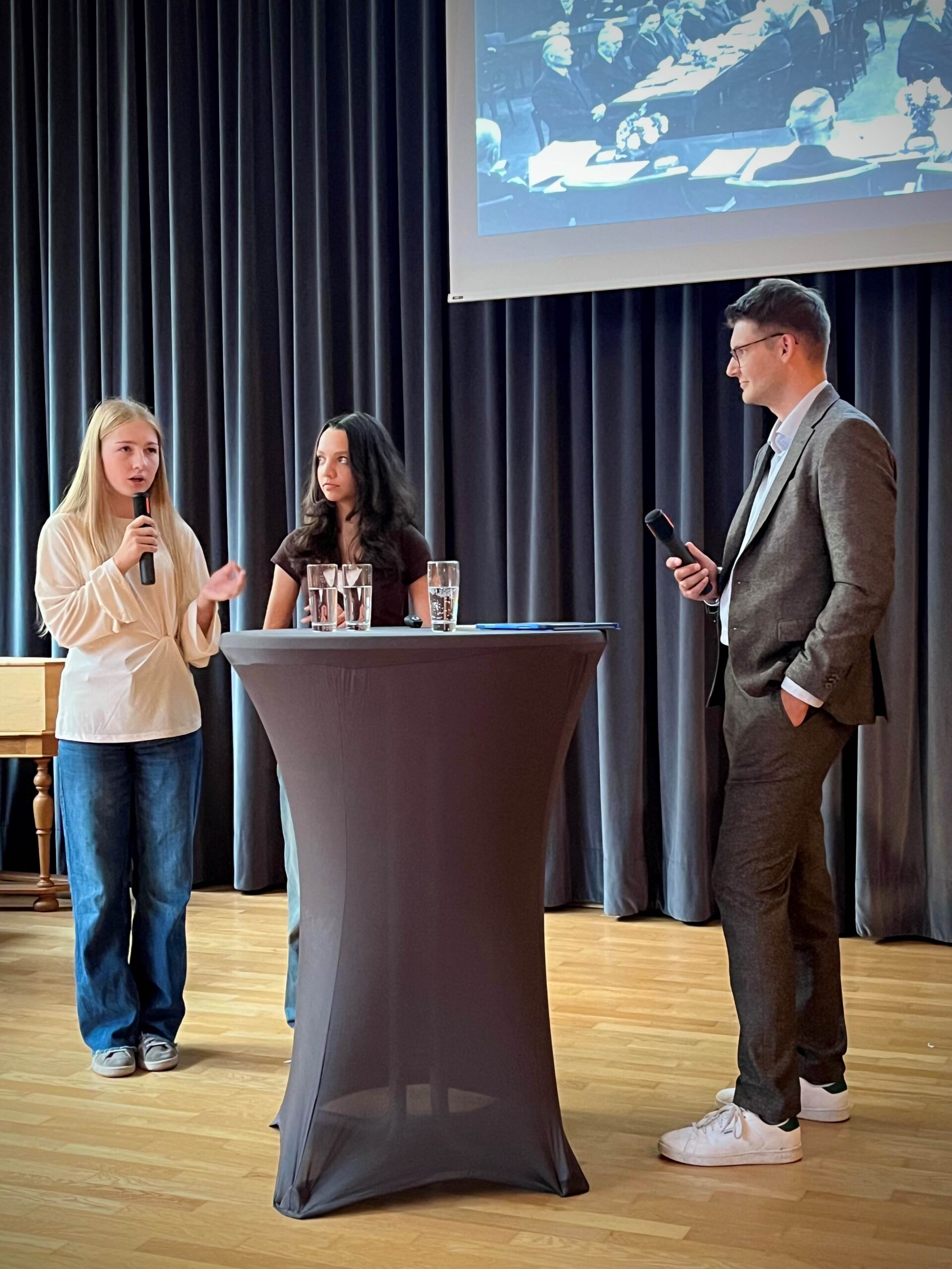 Mathilda Becker, Zoha Mahmood, Patrick Böhm, v.l. Foto: Jens Roepstorff